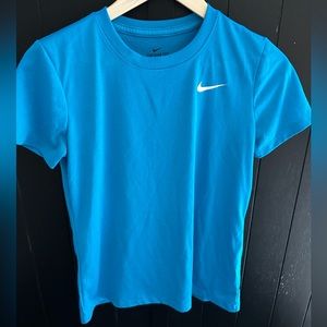 women’s nike short sleeve athletic shirt